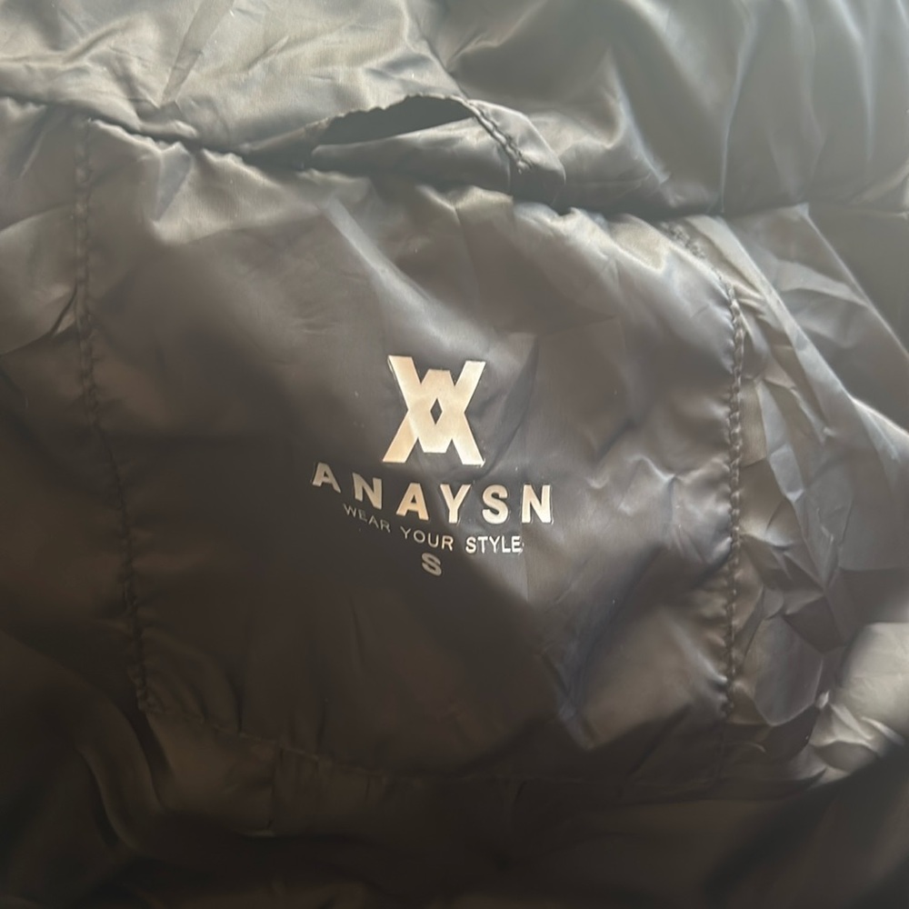 Anaysn Puffer vest. Never been worn just not my style. in perfect condition.